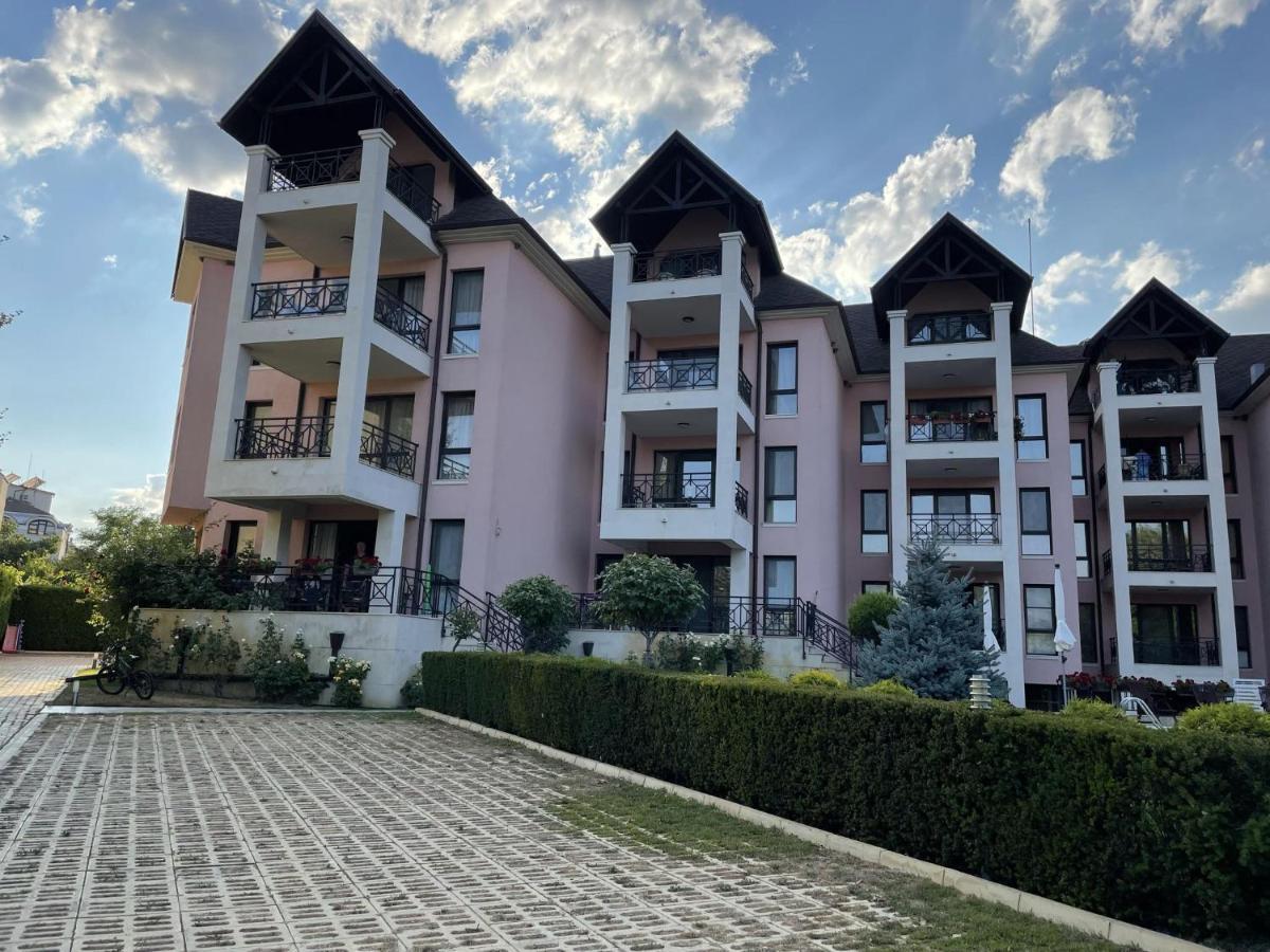 Stunning 2-Bed Apartment In Sea Resort Varna Szent Konstantin és Elena Kültér fotó